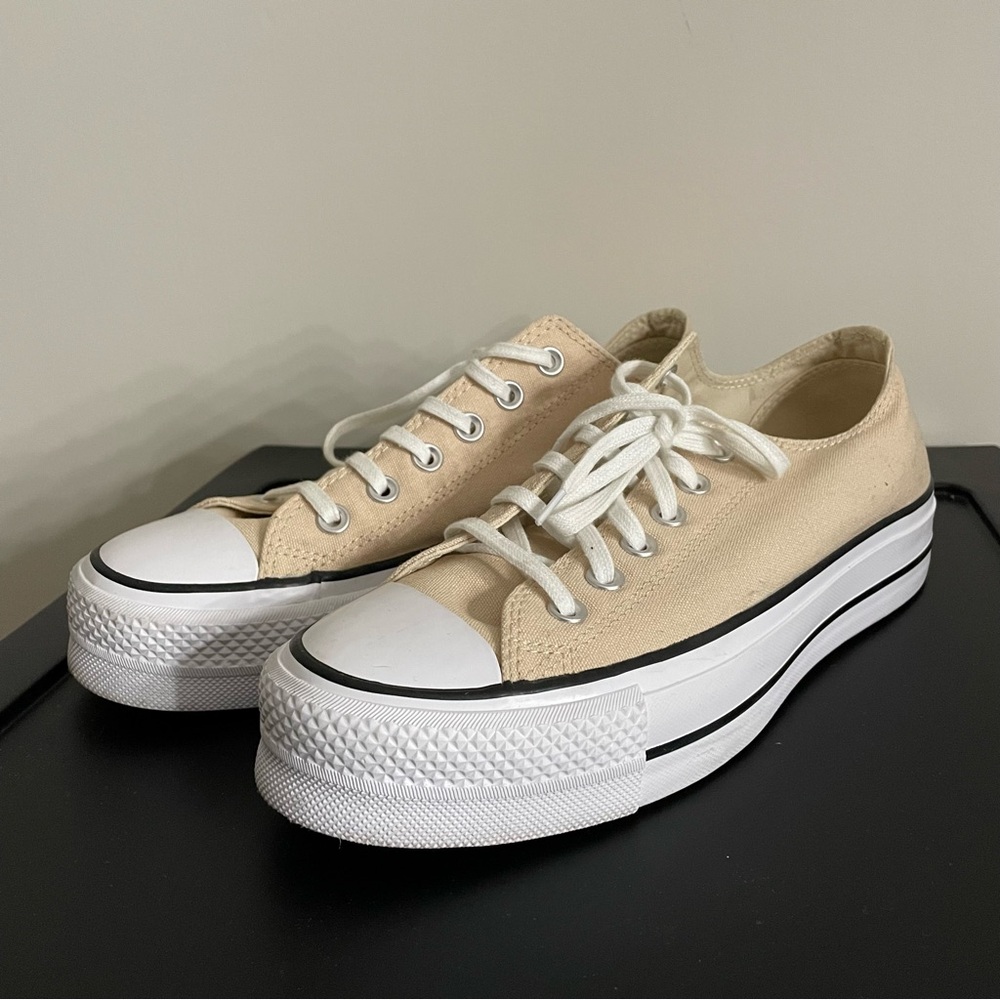 Converse Chuck Taylor All Star Lift Platform Women’s Low Top Shoes